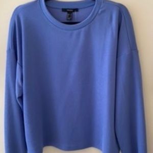 Long-sleeve blue tee